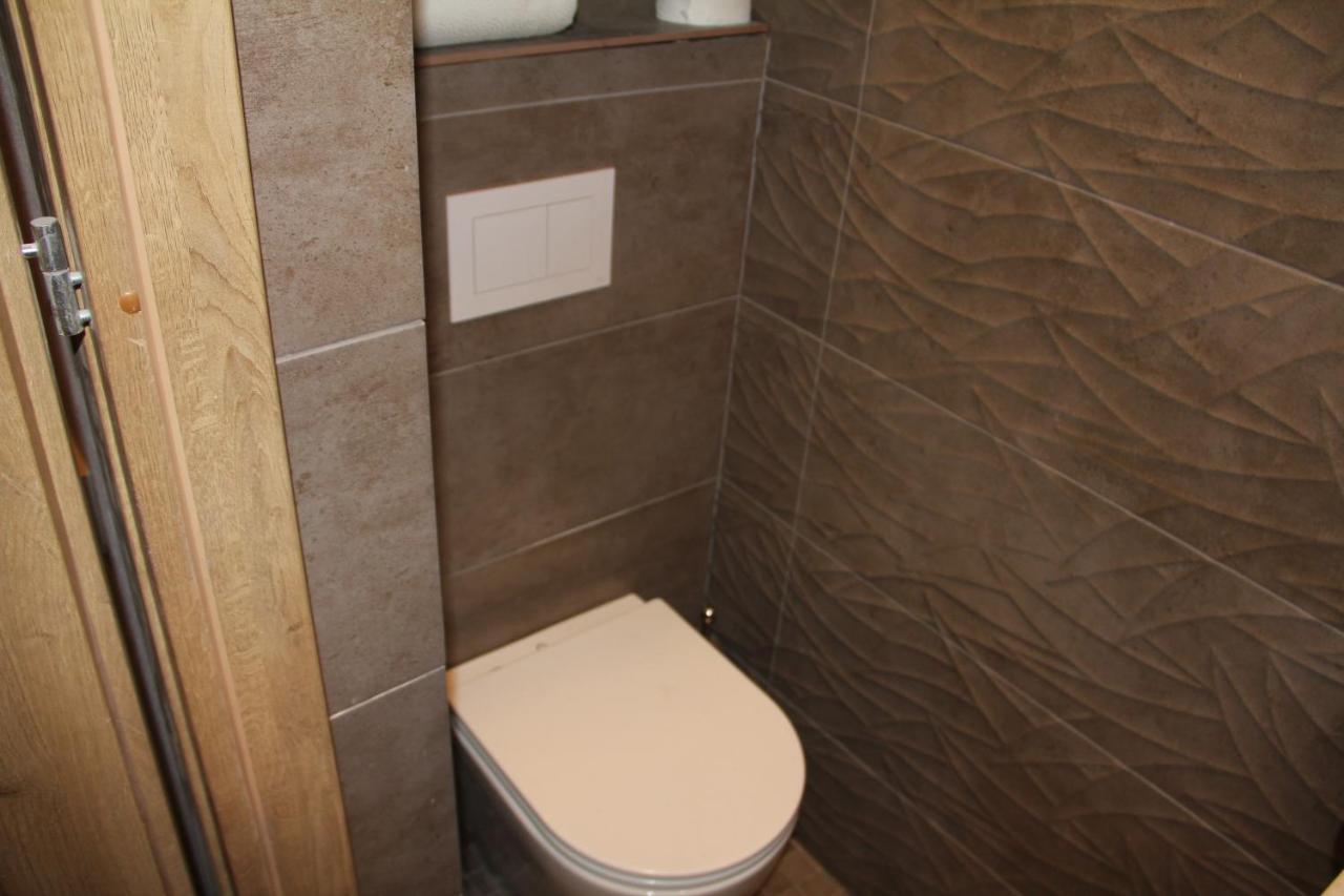 קלייפדה Green Oaks Private Rooms With Private Shower מראה חיצוני תמונה